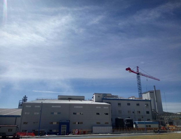 Vetrotex Saint-Gobain — Nave industrial de 3 niveles para producción
